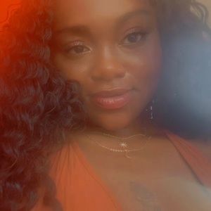 Meet your Posher, Ayoko